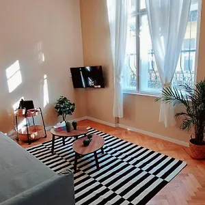 A+ Downtown Akacfa Apartment